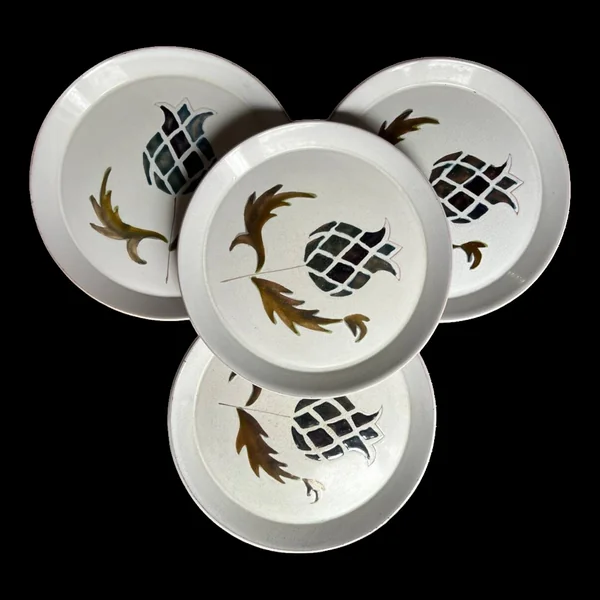 4 assiettes à dessert signées Pornic