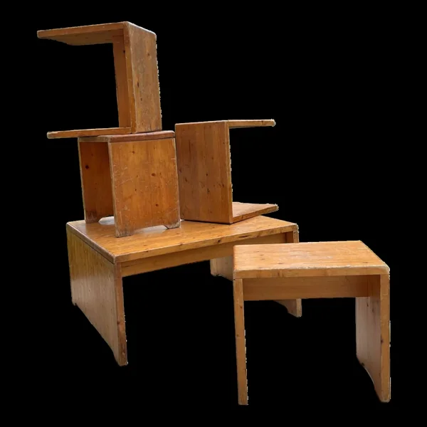 Ensemble table basse et 4 tabourets les arcs 1800 sélectionnés par Charlotte Perriand