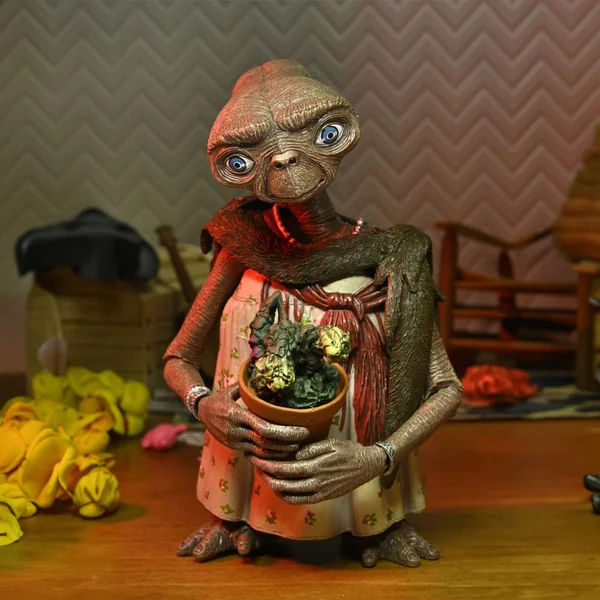 E.T. 40TH ANNIVERSARY - 7" SCALE ACTION FIGURE - ULTIMATE DRESS UP E.T