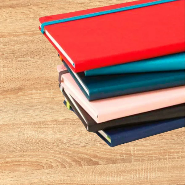 Le joli carnet de notes turquoise ou jaune
