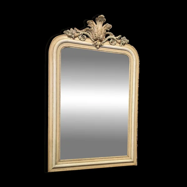 Miroir à fronton sculpté, stuc et bois peint de style Napoléon III - début