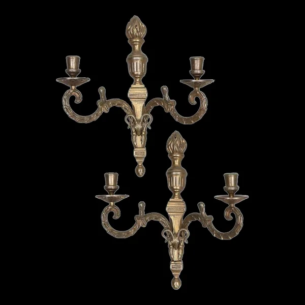 Paire de appliques murales en laiton de style Gustavien du milieu du siècle