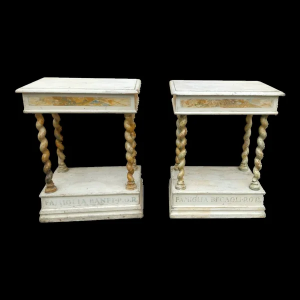 Paire de petites consoles laquées du XVIIIe siècle