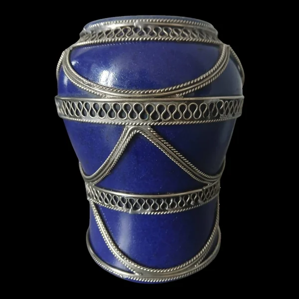 Petit vase marocain bleu cobalt1960 avec filigrane en argent travail a