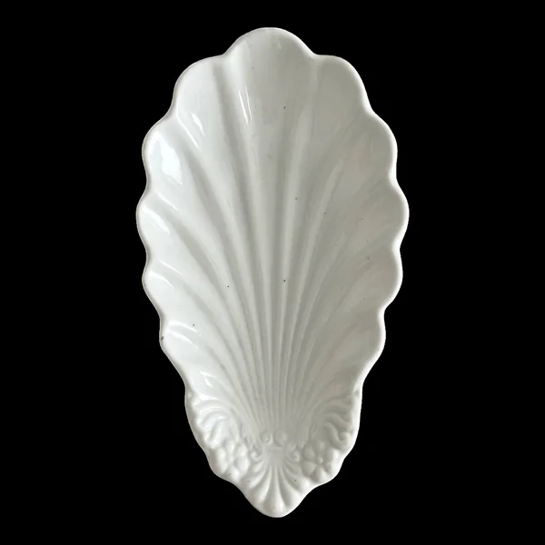Ravier ramequin coquillage en porcelaine ancienne