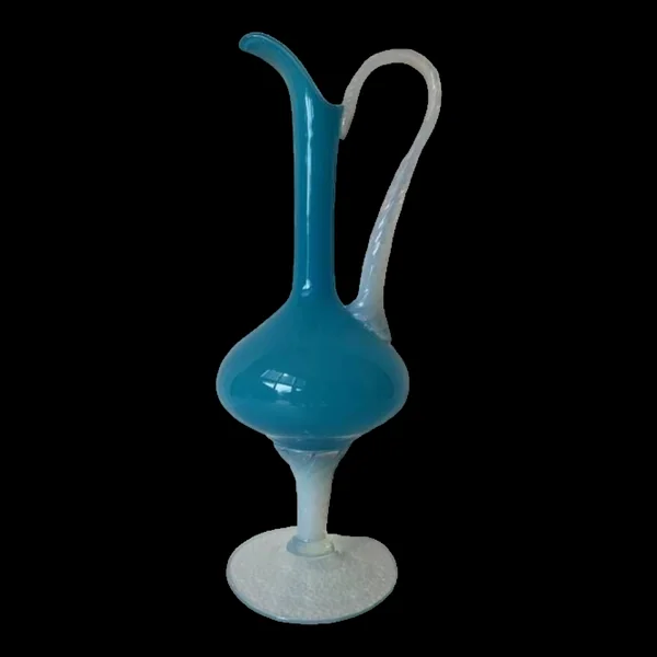 Vase pichet Aiguière piédouche verre soufflé bleu opalin